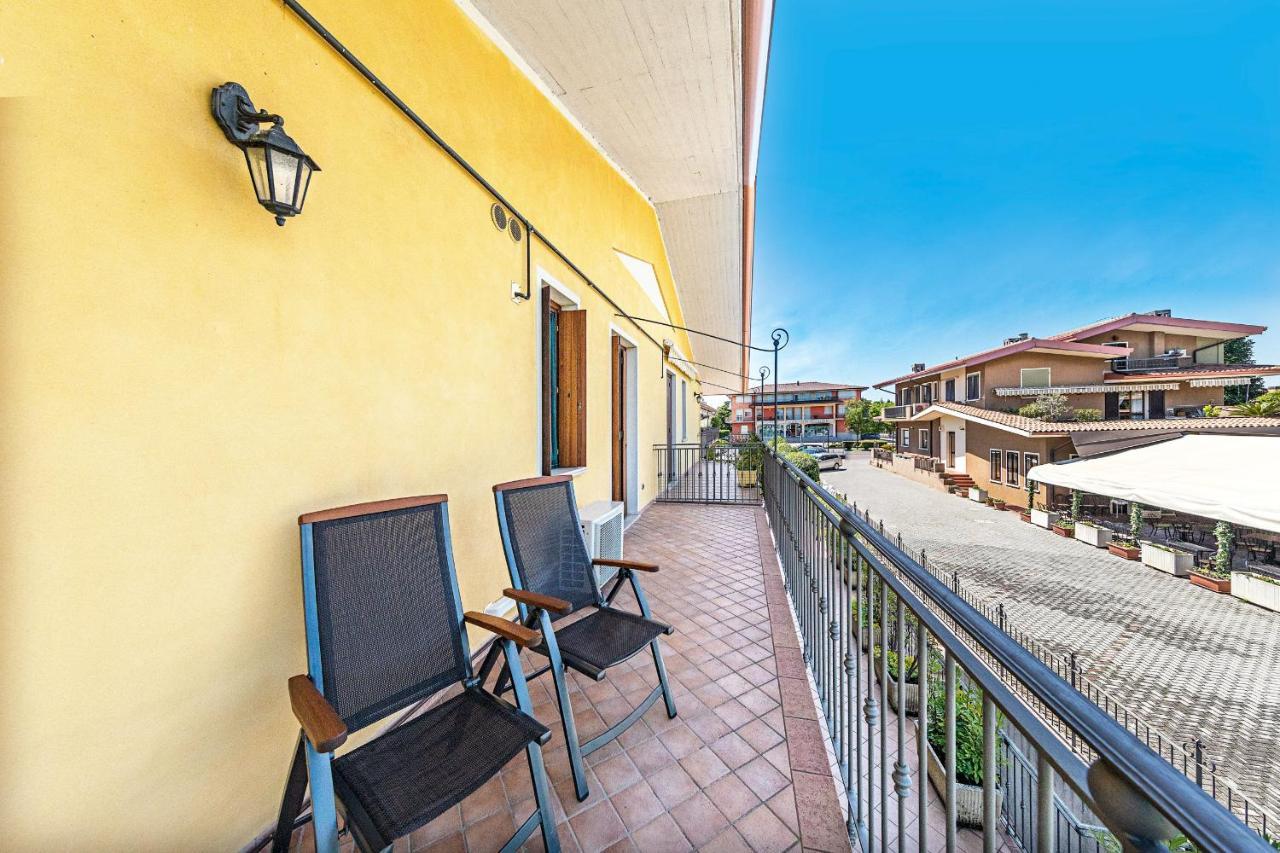 I Mosaici Apartments By Wonderful Italy Сірміоне Екстер'єр фото
